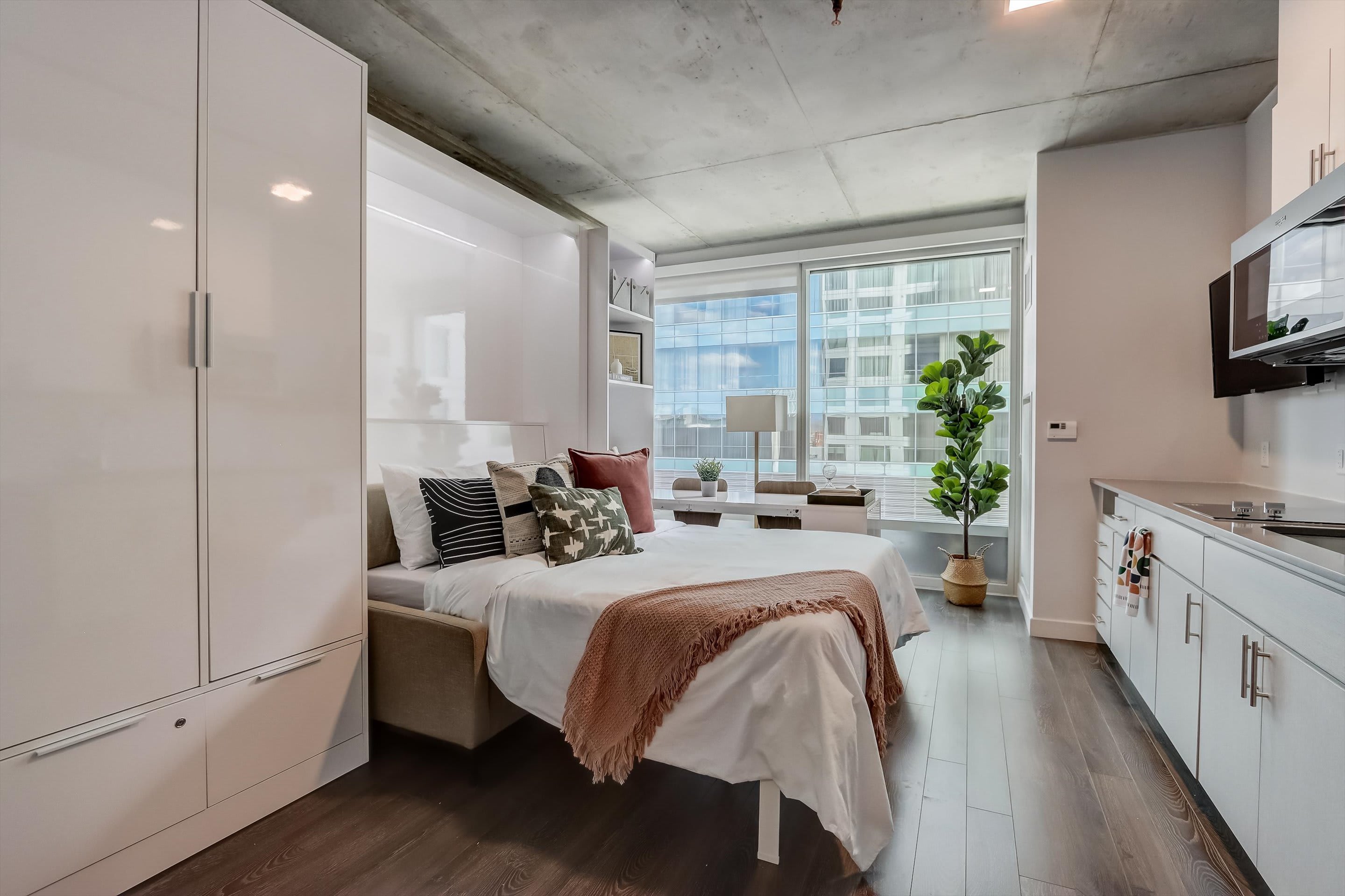 Frontdesk Downtown Phoenix Studio with Rooftop Pool